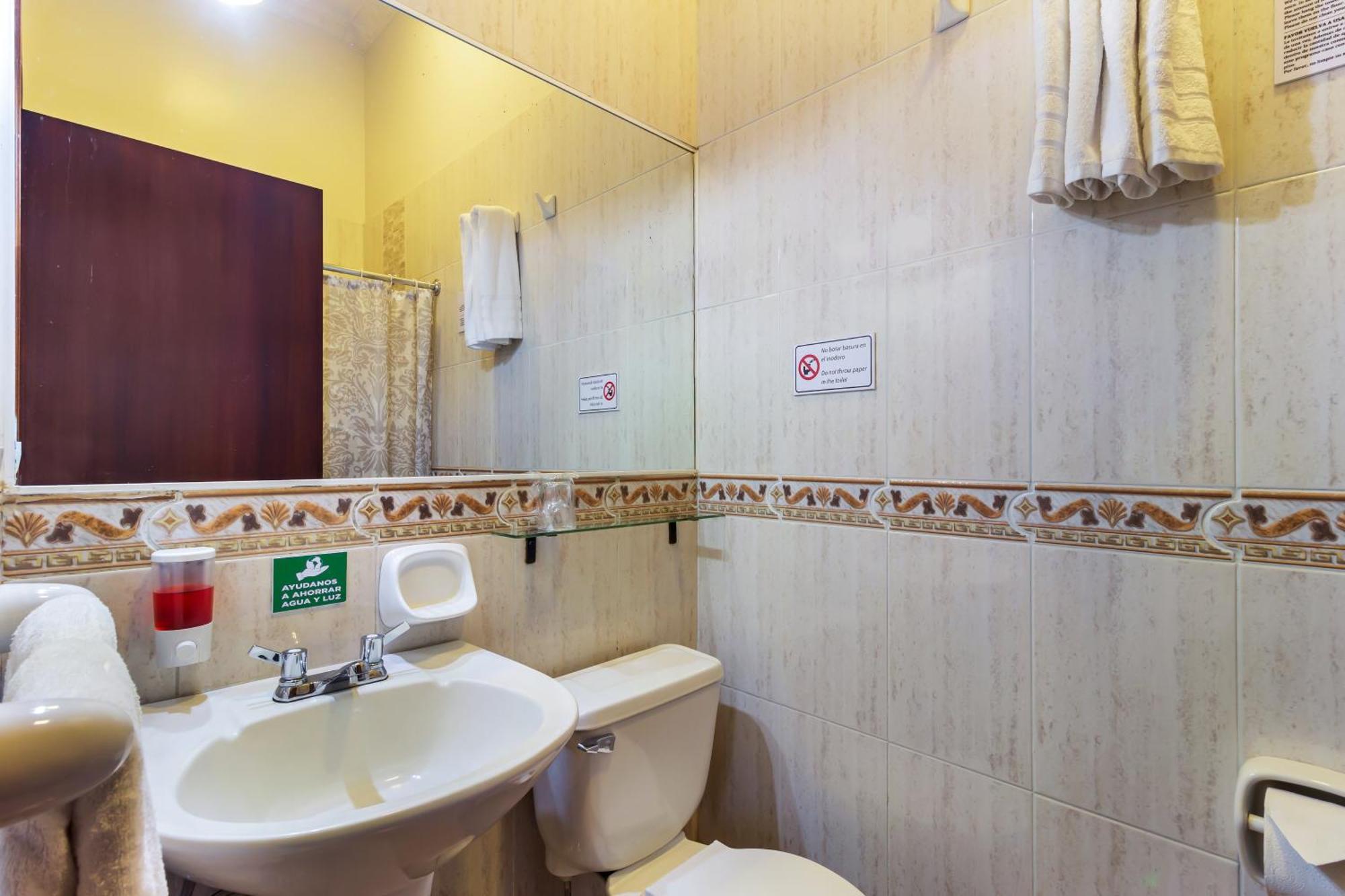 Hotel La Cartuja Кіто Екстер'єр фото