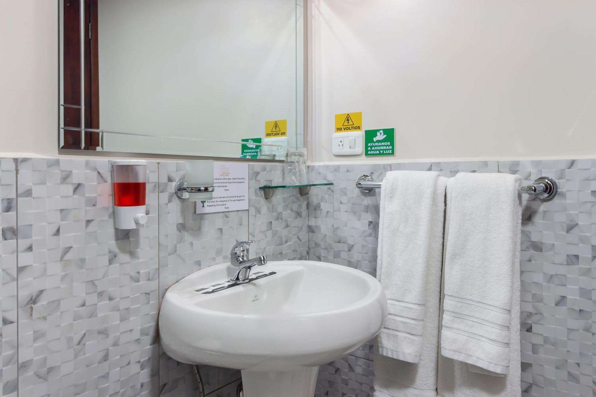 Hotel La Cartuja Кіто Екстер'єр фото